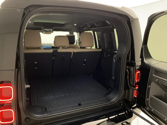Land Rover Defender 110 D300 X-DYNAMIC HSE AWD AUT 3.0 d Dynamic