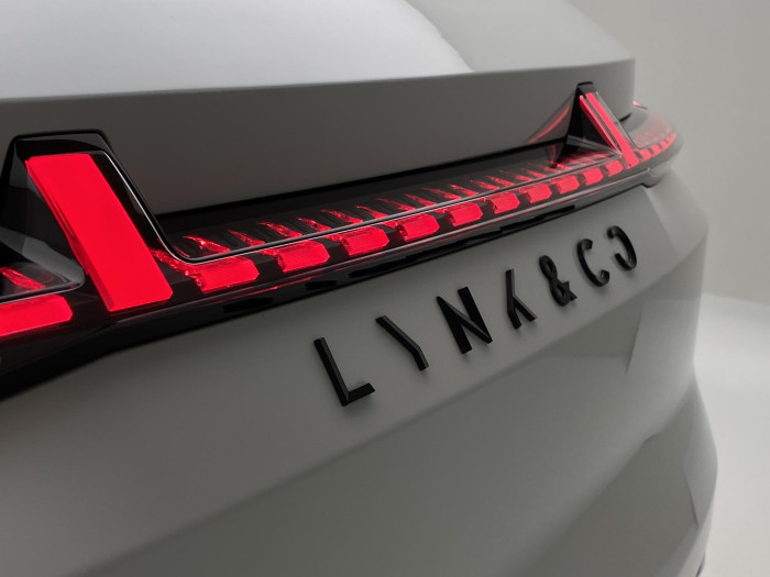 Lynk & Co 08 MORE PHEV