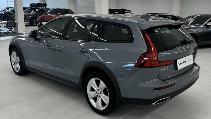 Volvo V60 CROSS COUNTRY B4 REZERVACE