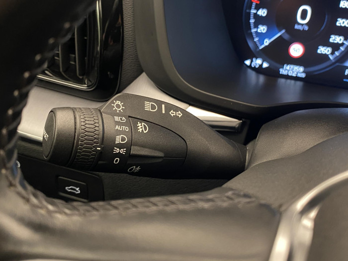 Volvo XC60 B4 AWD MOMENTUM AUT CZ 2.0 Momentum