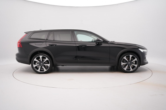 Volvo V60 CC B5 AWD ULTIMATE REZERVACE 2.0 CC CC