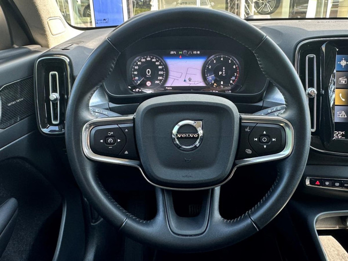 Volvo XC40 B4 AWD MOMENTUM REZERVACE 2.0 Momentum
