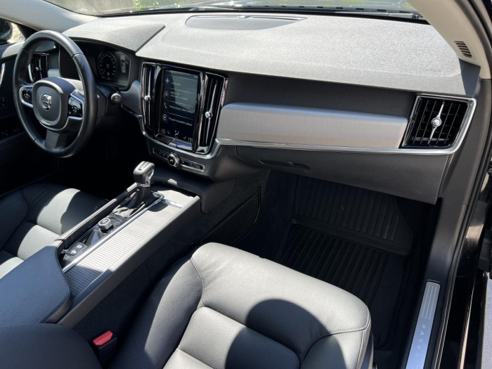 Volvo V90 D4 MOMENTUM POLESTAR Aut CZ 2.0 d Momentum