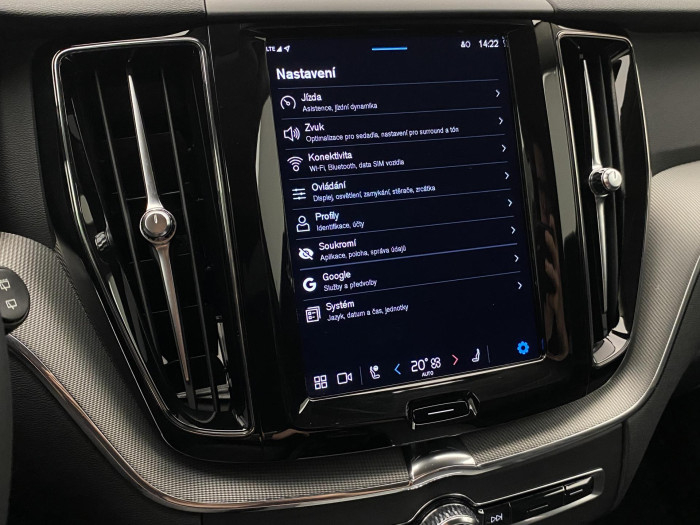 Volvo XC60 B4 AWD PLUS DARK REZERVACE