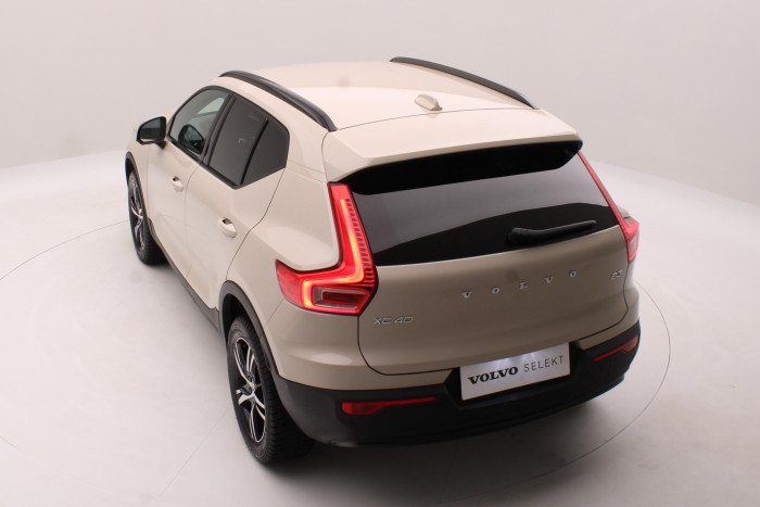 Volvo XC40 B3 DARK PLUS REZERVACE
