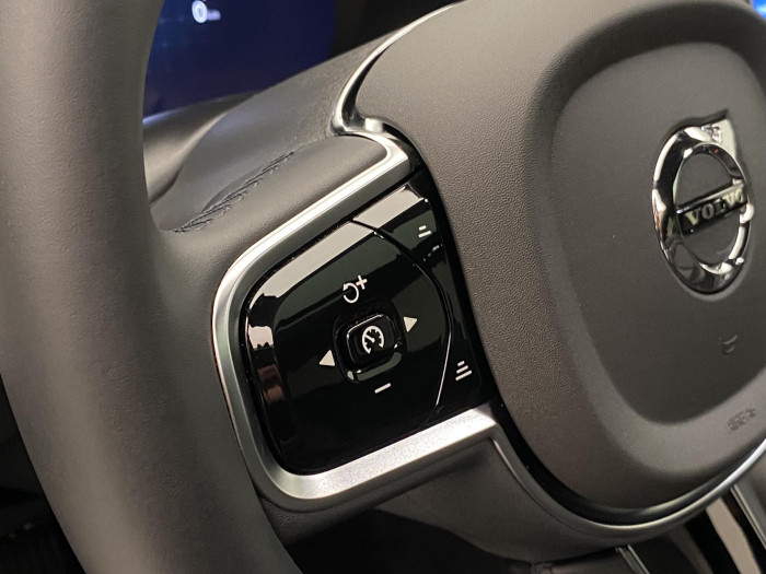 Volvo V90 T8 AWD RECHARGE REZERVACE