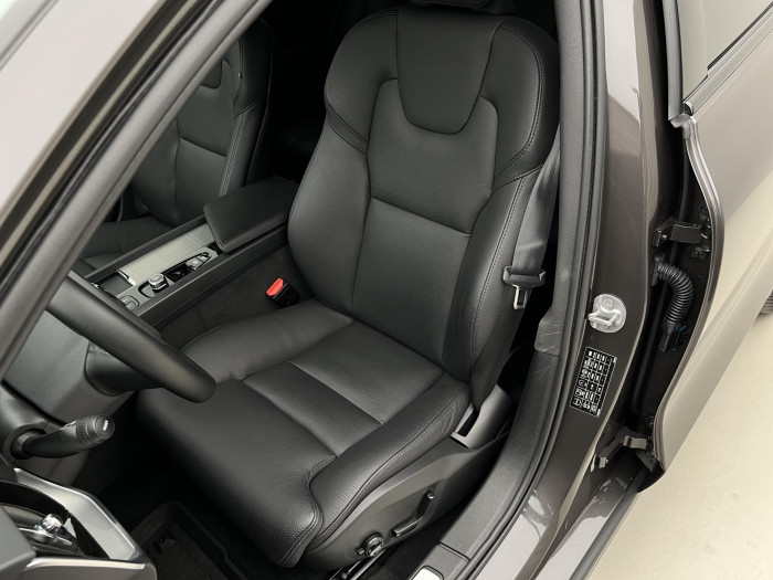 Volvo V60 B4 PLUS DARK AUT 1.maj.