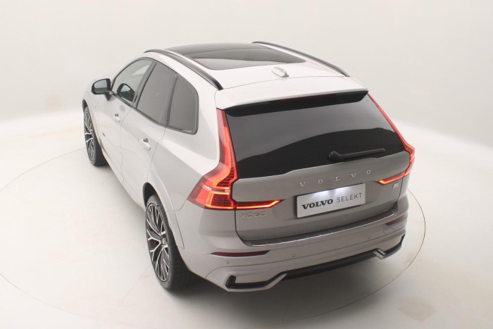 Volvo XC60 T6 AWD RECHARGE REZERVACE