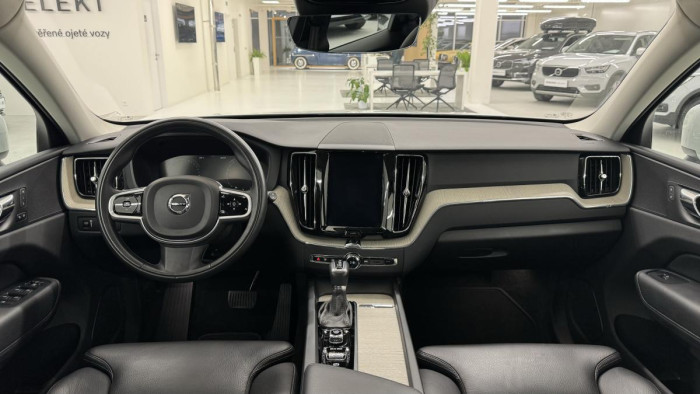 Volvo XC60 T5 AWD INSCRIPTION REZERVACE