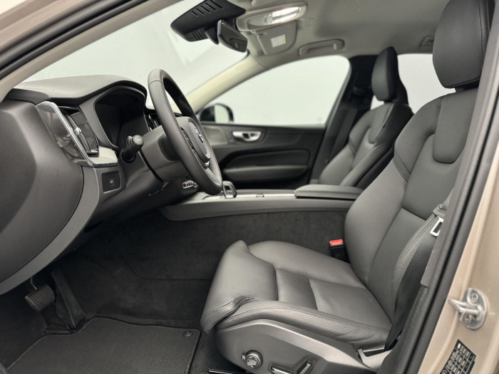 Volvo XC60 B4 AWD PLUS DARK AUT 1. maj.