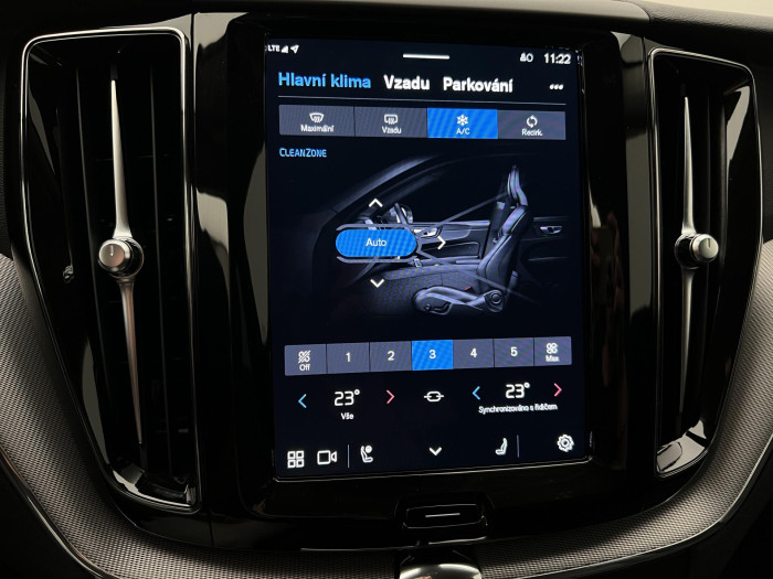 Volvo XC60 B4 AWD PLUS DARK AUT 1.maj.
