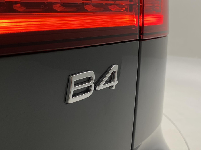 Volvo V60 B4 AUT DARK PLUS