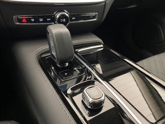 Volvo V60 T6 AWD RECHARGE CORE AUT CZ