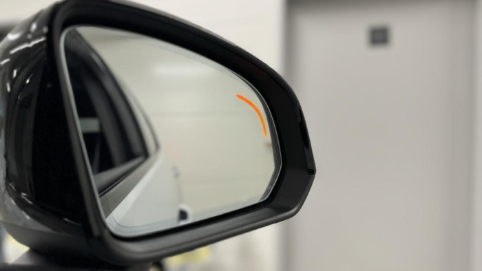 Volvo XC40 T4 R-DESIGN REZERVACE