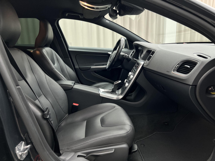 Volvo V60 CC D4 AWD SUMMUM AUT 2.4 d CC CC Summum