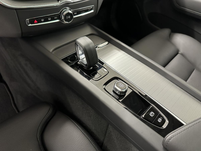 Volvo XC60 B4 AWD PLUS DARK REZERVACE 2.0 Plus
