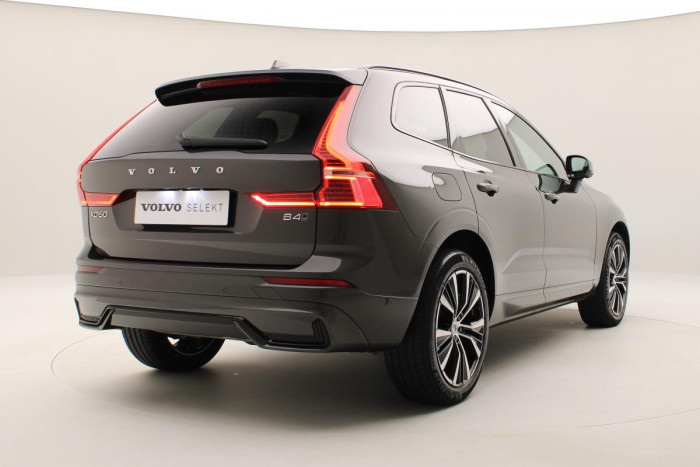Volvo XC60 B4 AWD DARK ULTIMATE REZERVACE