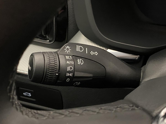 Volvo XC60 B4 AWD R-DESIGN AUT REZERVACE