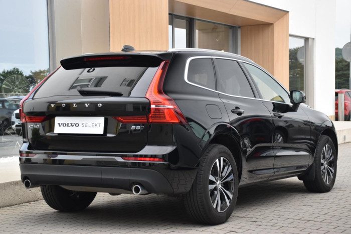 Volvo XC60 B5 AWD MOMENTUM AUT REZERVACE 2.0 Momentum