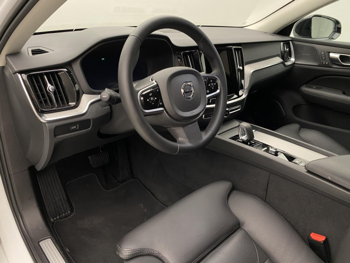 Volvo V60 B4 DARK PLUS AUT REZERVACE