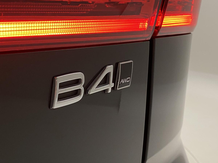 Volvo XC60 B4 AWD MOMENTUM REZERVACE 2.0 Momentum