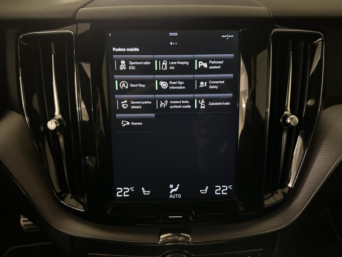 Volvo XC60 D5 AWD R-DESIGN AUT REZERVACE 2.0 d