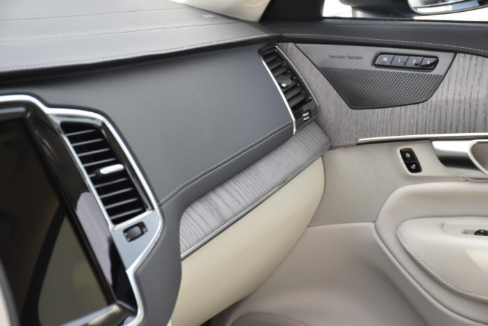 Volvo XC90 B6 AWD ULTIMATE DARK 7Míst