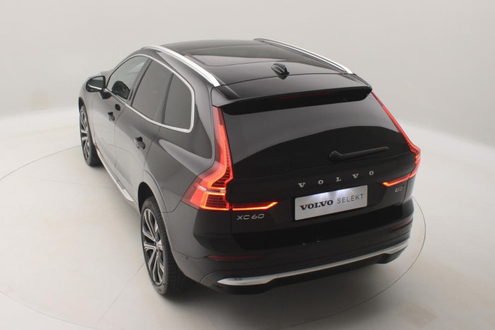 Volvo XC60 B5 AWD ULTIMATE AUT REZERVACE