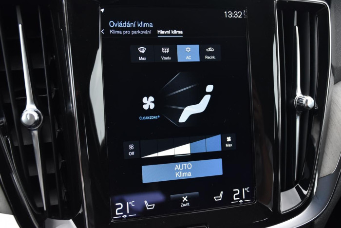 Volvo V60 T8 AWD RECHARGE REZERVACE