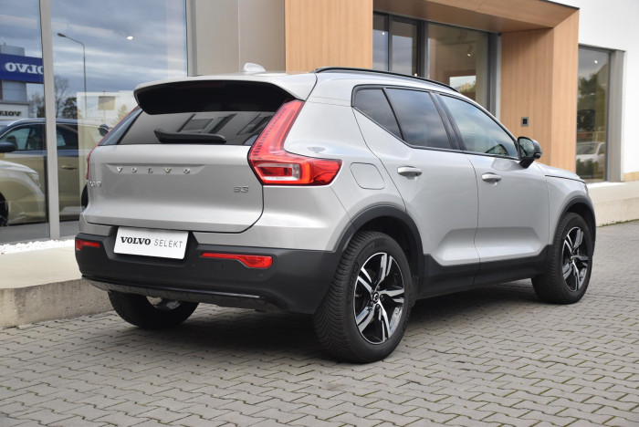 Volvo XC40 B3 PLUS DARK AUT 1.maj CZ