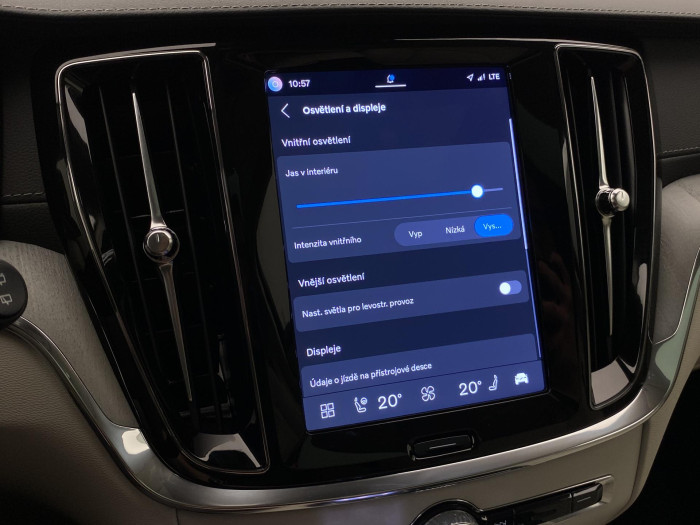 Volvo V60 T8 AWD PLUG-IN BRIGHT ULTRA CZ