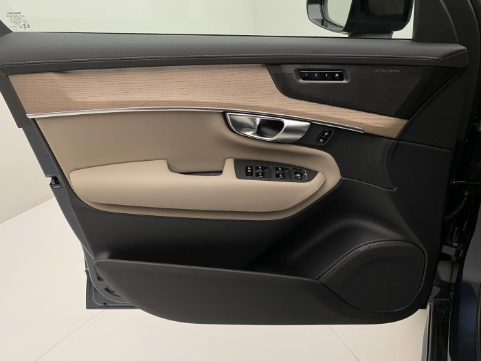 Volvo XC90 T8 AWD RECHARGE DARK ULTRA 7