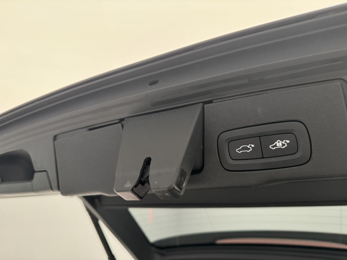 Volvo XC60 T6 AWD RECHARGE DARK 1.maj