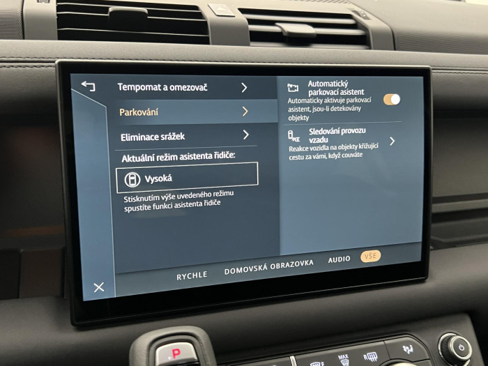 Land Rover Defender 110 D250 X-Dyn SE REZERVACE 3.0 d SE