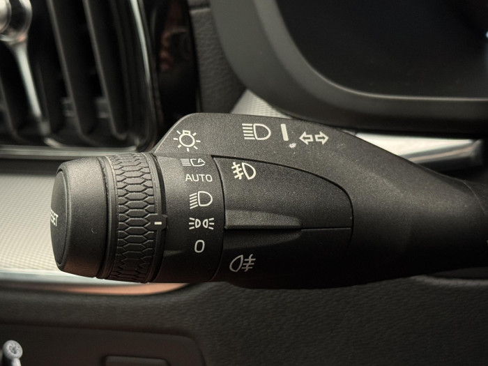 Volvo XC60 B4 AWD INSCRIPTION REZERVACE