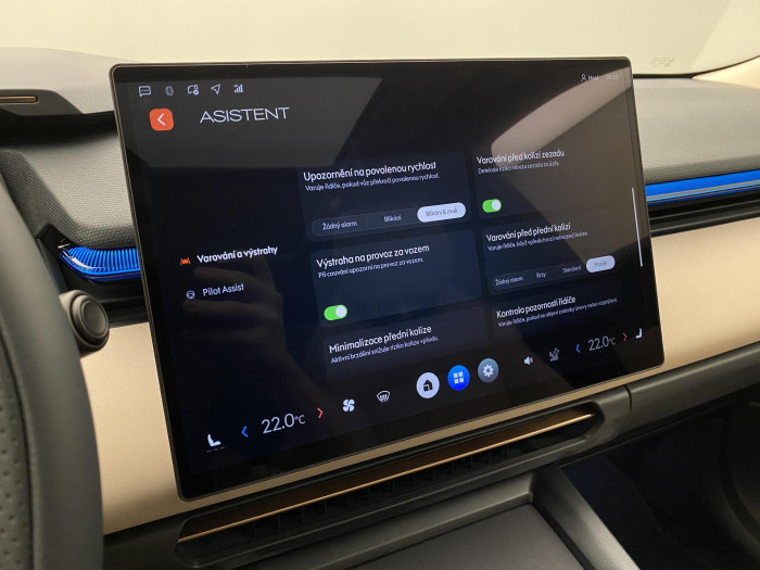 Lynk & Co 08 MORE PHEV