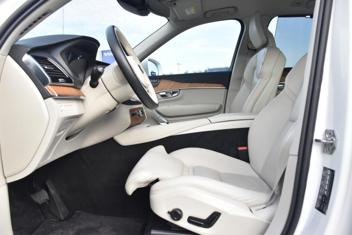 Volvo XC90 T8 AWD INSCRIPTION REZERVACE