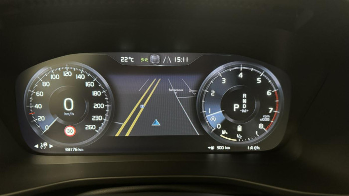 Volvo XC40 B4 MOMENTUM REZERVACE 2.0 Momentum