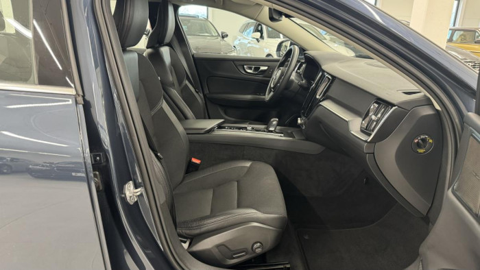 Volvo V60 B4 MOMENTUM REZERVACE 2.0 Momentum