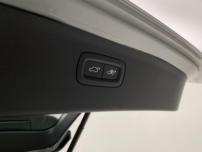 Volvo XC90 T8 AWD RECHARGE CORE AUT CZ 7m