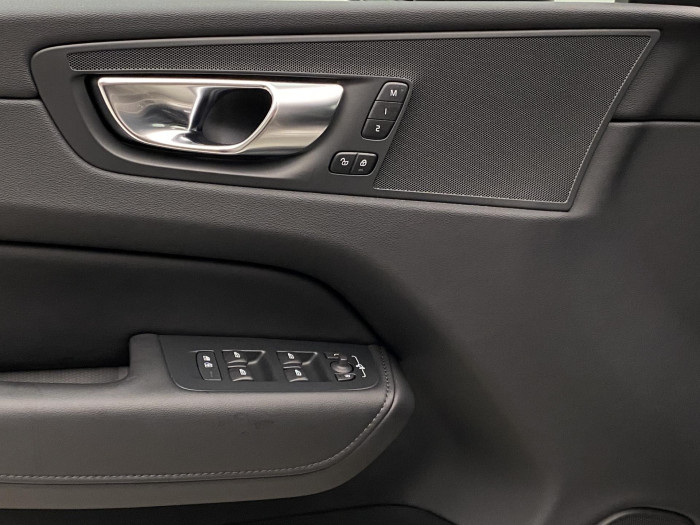 Volvo XC60 B4 AWD PLUS DARK AUT CZ