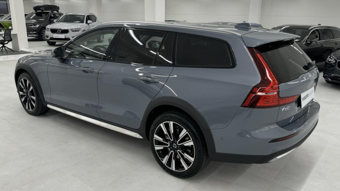 Volvo V60 CROSS COUNTRY REZERVACE