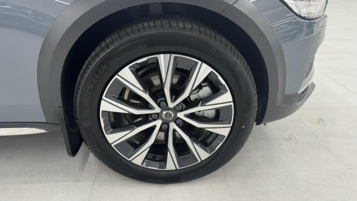 Volvo V90 CROSS COUNTRY B4 AWD REZERVACE