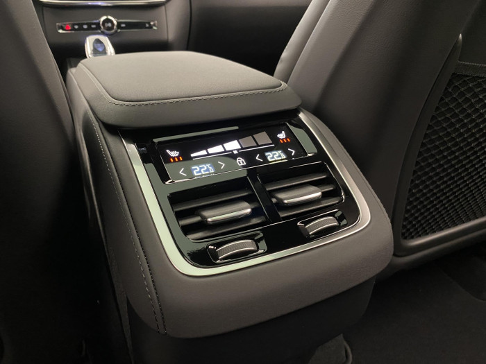 Volvo XC90 B5 AWD BLACK EDITION ULTRA 7 2.0 Edition