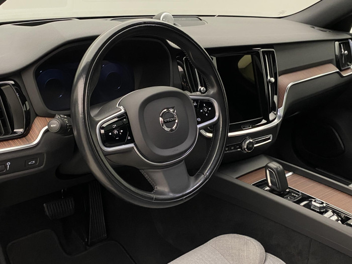 Volvo V60 CC B5 AWD MOMENTUM REZERVACE 2.0 CC CC Momentum