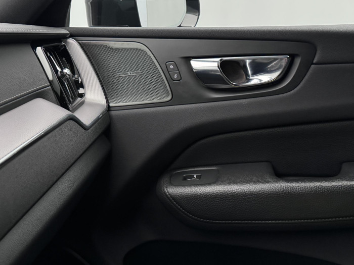 Volvo XC60 T8 AWD RECHARGE R-DESIGN AUT