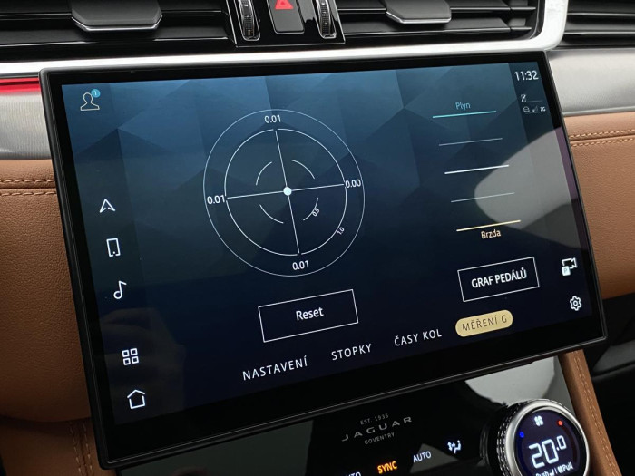 Jaguar F-Pace D300 R-DYNAMIC SE REZERVACE 3.0 d Dynamic SE