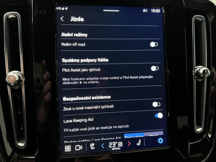 Volvo XC40 B3 PLUS DARK AUT CZ