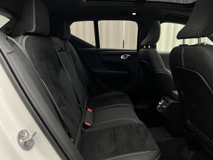 Volvo XC40 B3 ULTRA DARK AUT CZ