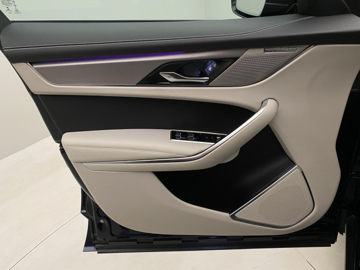 Jaguar F-Pace P250 AWD R-DYNAMIC REZERVACE 2.0 Dynamic